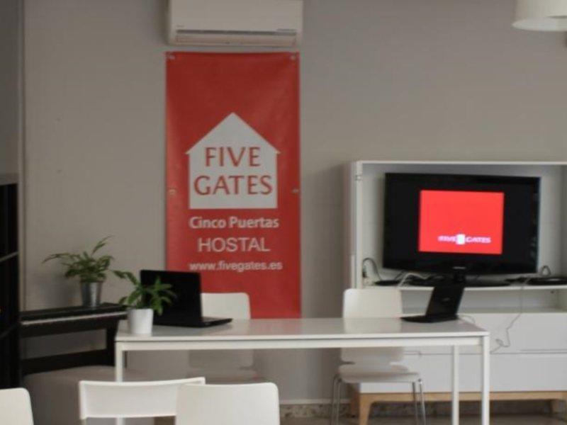 Hostal Five Gates Osuna Exterior foto