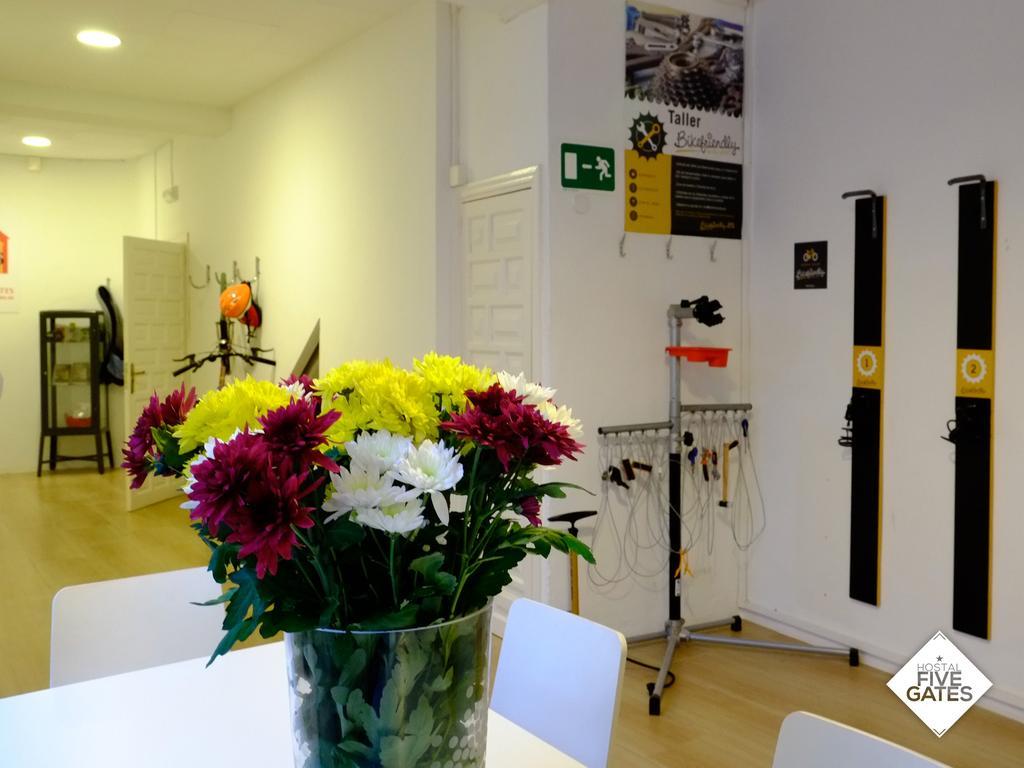 Hostal Five Gates Osuna Exterior foto