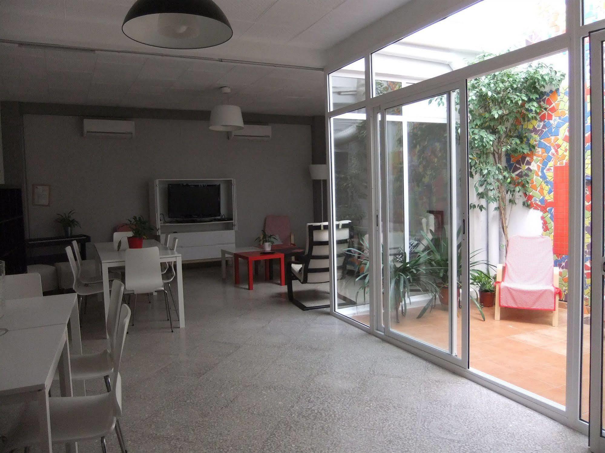 Hostal Five Gates Osuna Exterior foto